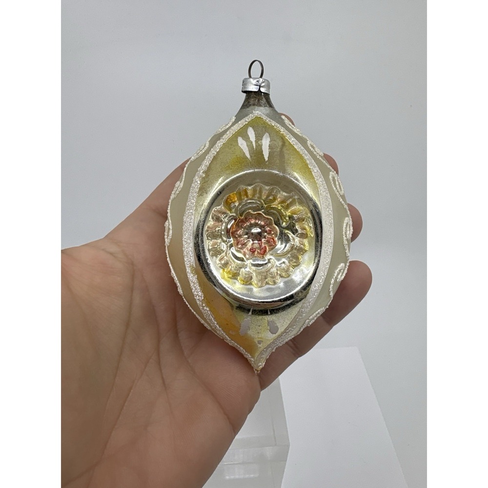 Vintage 4" Glass INDENTED Lt. White RED Swirl Christmas tree ornament - Picture 5 of 7